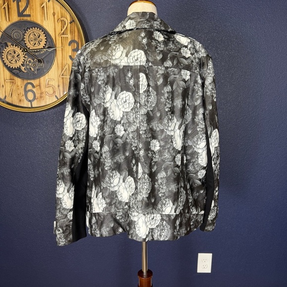 Lane Bryant Black and White Floral Faux Leather Jacket, Size 26/28 - Picture 6 of 11